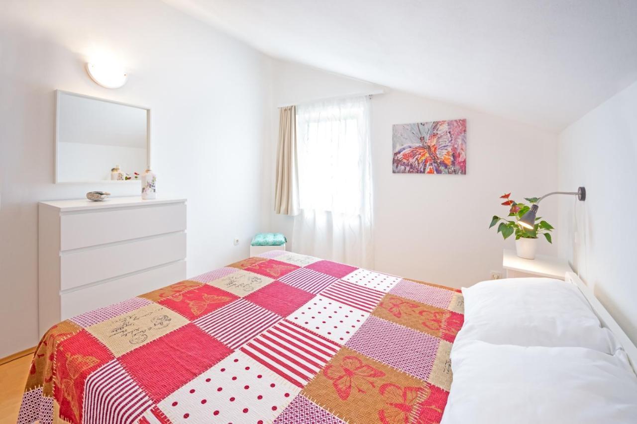 Apartments With A Parking Space Njivice, Krk - 5427 المظهر الخارجي الصورة